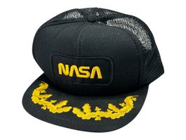 Casquette NASA noire avec broderie dorée. Taille unique