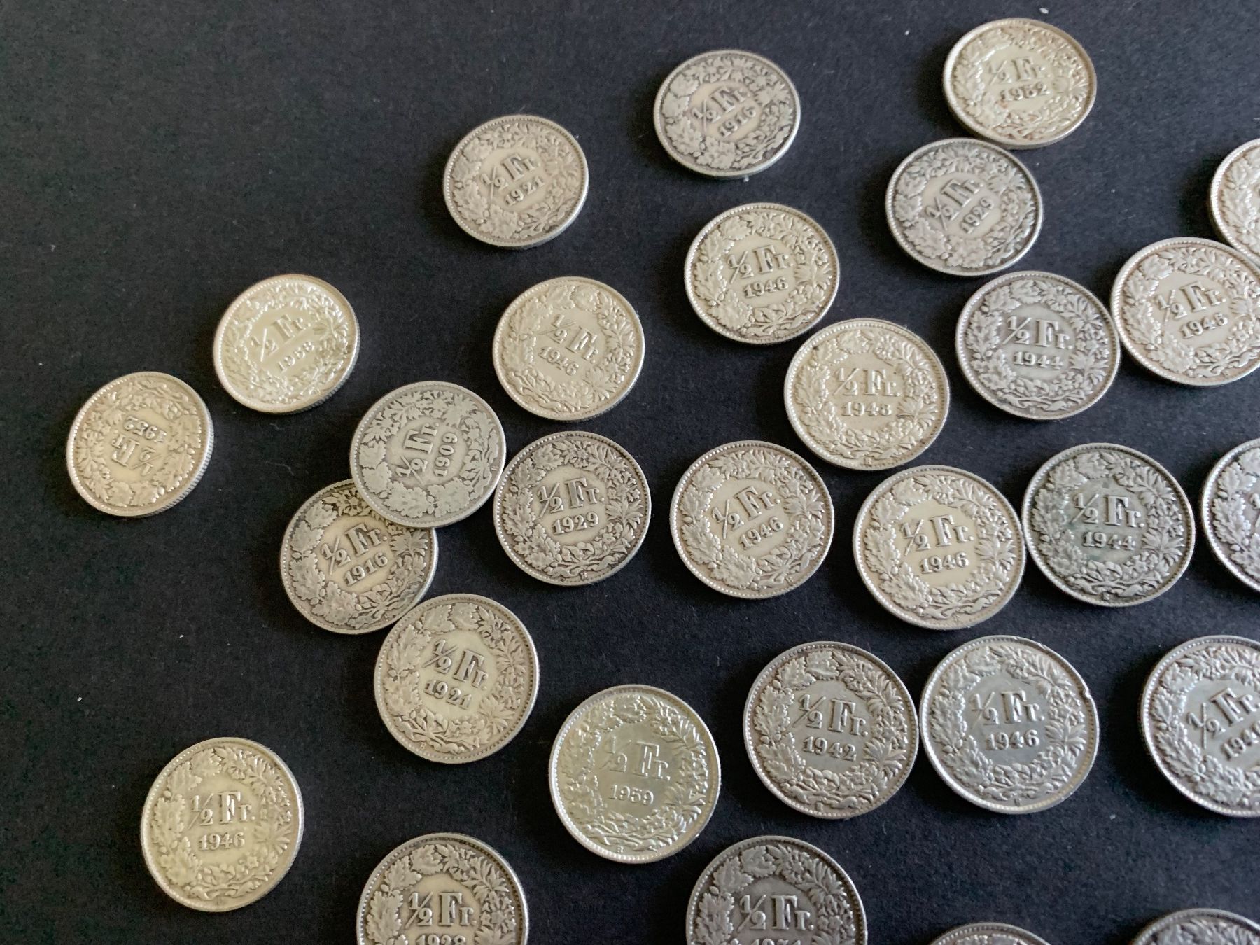 Tutti le monete: 60 Stk 1/2 Fr Silbermünzen – Usato da Heimberg venduto da Piaggio12 3