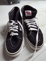 Verkaufe die kaum getragenen Vans Damen Schuhe.  Grösse 39