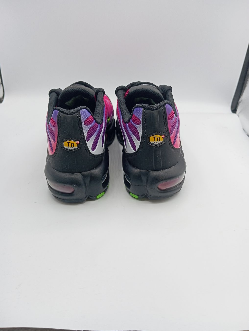 Nike Herrenschuhe: Nike Air Max Plus - Fireberry (EU39) – Neu und originalverpackt aus Schaffhausen von outlez 4