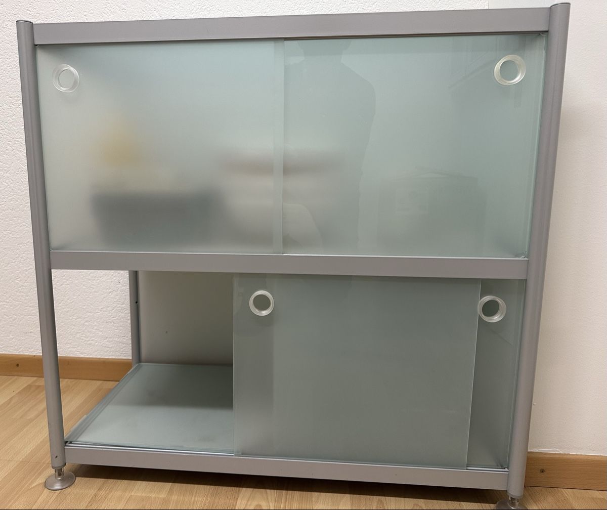 Vitrinen: Glasvitrine mit Schiebetüren – Gebraucht aus Frick von inf_7fvp 1