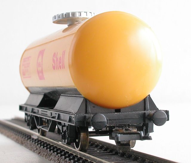 Lima Modellini di ferrovie: Lima Kesselwagen der FS Shell Spur H0 – Usato da Oberwil BL venduto da Klang 2