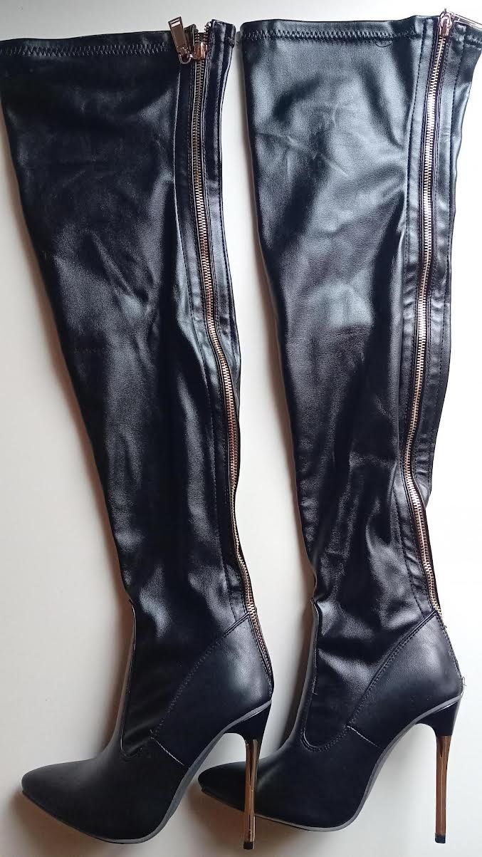 Scarpe da donna: Overknee Stiefel Schwarz Gr. 36 mit Gold – Usato da Salez venduto da Robe12 8