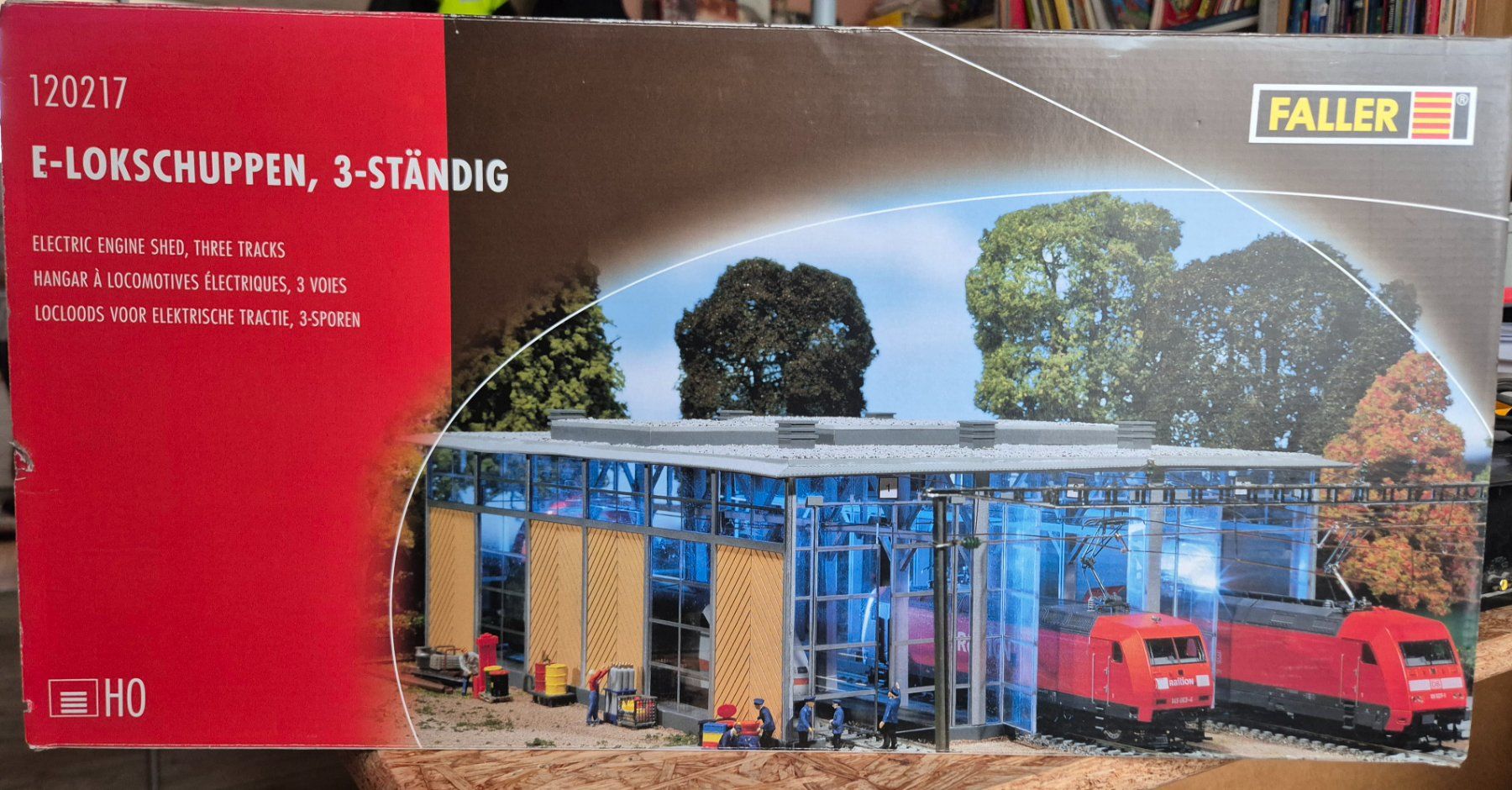 Faller Modellini di ferrovie: Faller E-Lokschuppen 3-Ständig – Nuovo (secondo la descrizione) da Nendeln venduto da dresinle