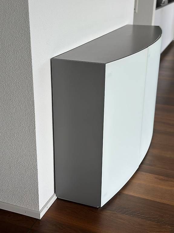 Cassettiere: Modernes Design-Sideboard mit satinierten Glasfronten – Usato da Lugnorre venduto da eri_2p28 3