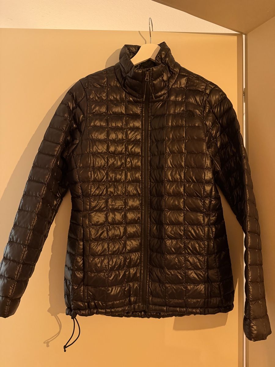 North Face Jacken: North face quilted black jacket – Gebraucht aus Zürich von cri_6vzh 4
