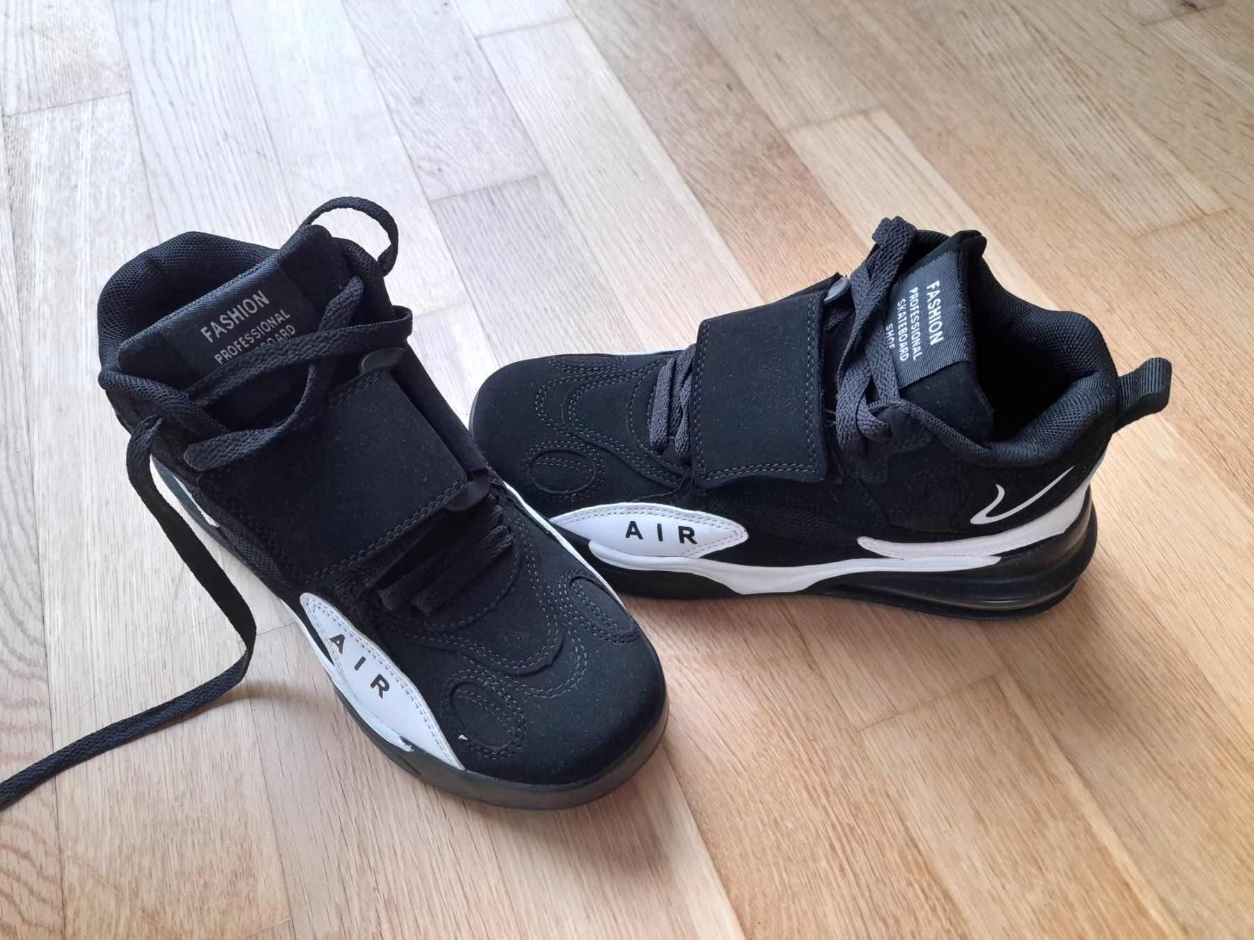 Scarpe da uomo: Sneaker Turnschuhe Grösse 36, neu – Usato da Pfungen venduto da Puschti