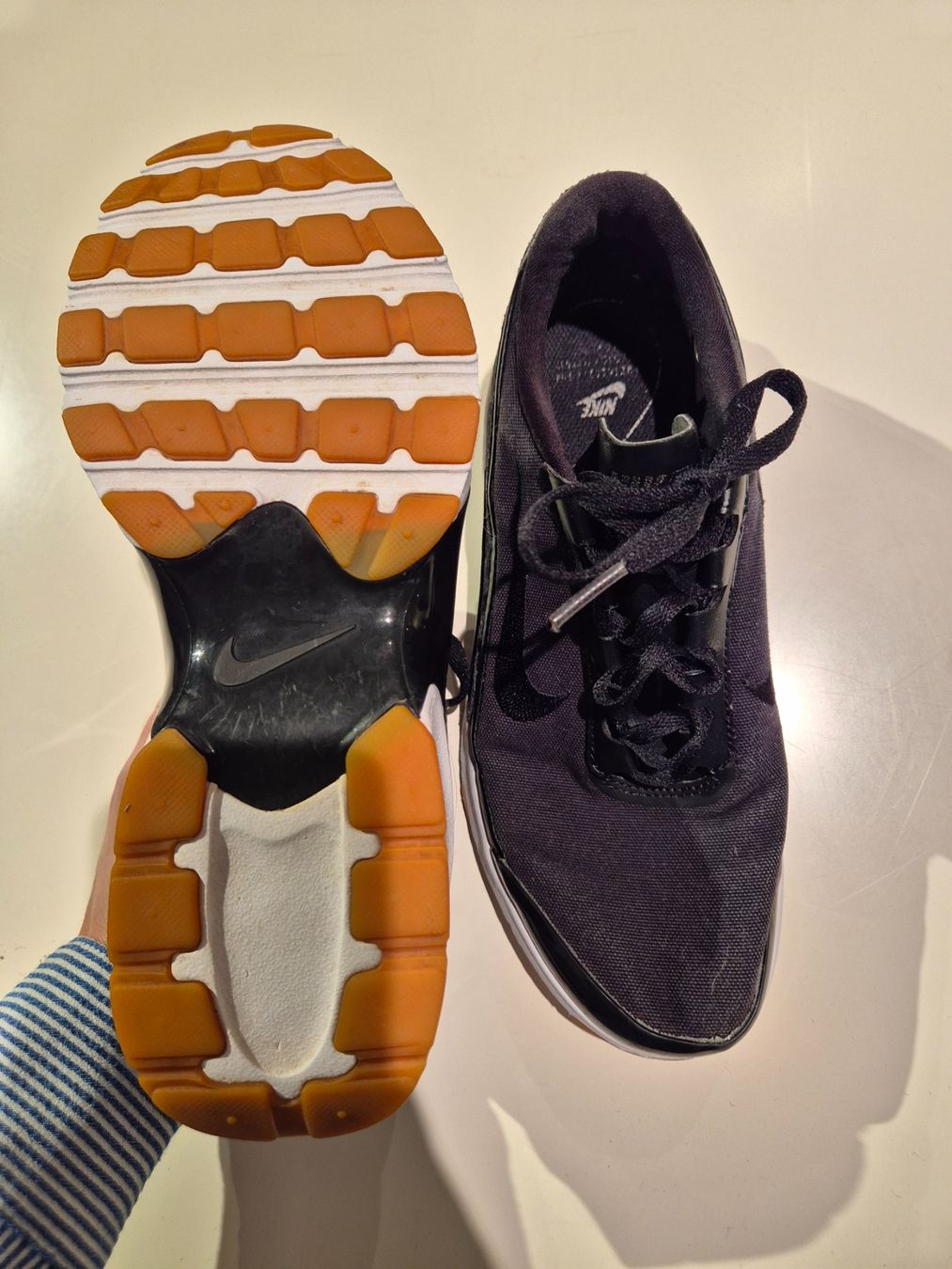 Nike Scarpe da donna: Basket Nike – Usato da Valeyres-sous-Montagny venduto da Romy. 1