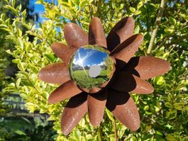 Blumenstecker Metall mit Edelstahlkugel 80cm Rostoptik