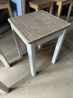 3 alte Hocker. Küchenhocker massiv Holz. Stilvoll. Schön.