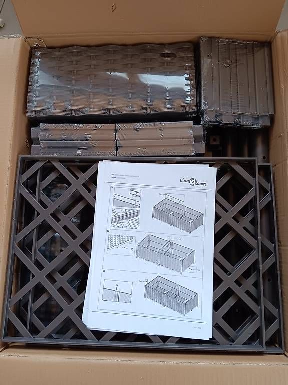 Altre Decorazioni per giardino: Pflanzkübel mit Rankgitter – Usato da Stoos SZ venduto da Cantucci1 1
