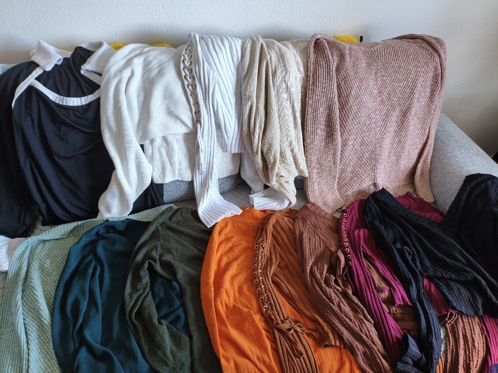 Lotti di vestiti: Lot 13 hauts XL – Usato da Lausanne venduto da IseeIceasCream