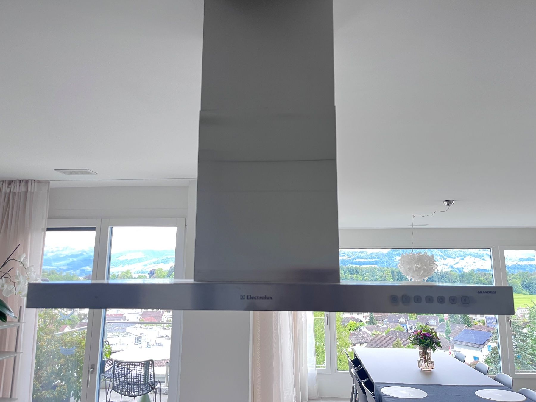 Cappe di aspirazione: Dunstabzug Inselhaube Electrolux IHGL9060CN – Usato da Hombrechtikon venduto da Rachael0