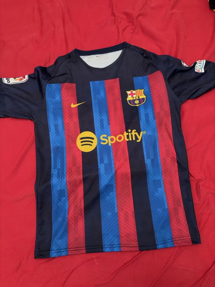 Leibchen & Hosen: Fussballtrikot – Gebraucht aus Gommiswald von aar_zr2b 1