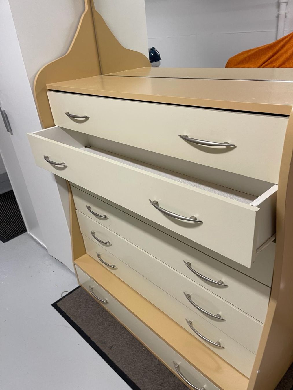 Armadi: Schrank – Usato da St. Gallen venduto da 62_Kaiser 3
