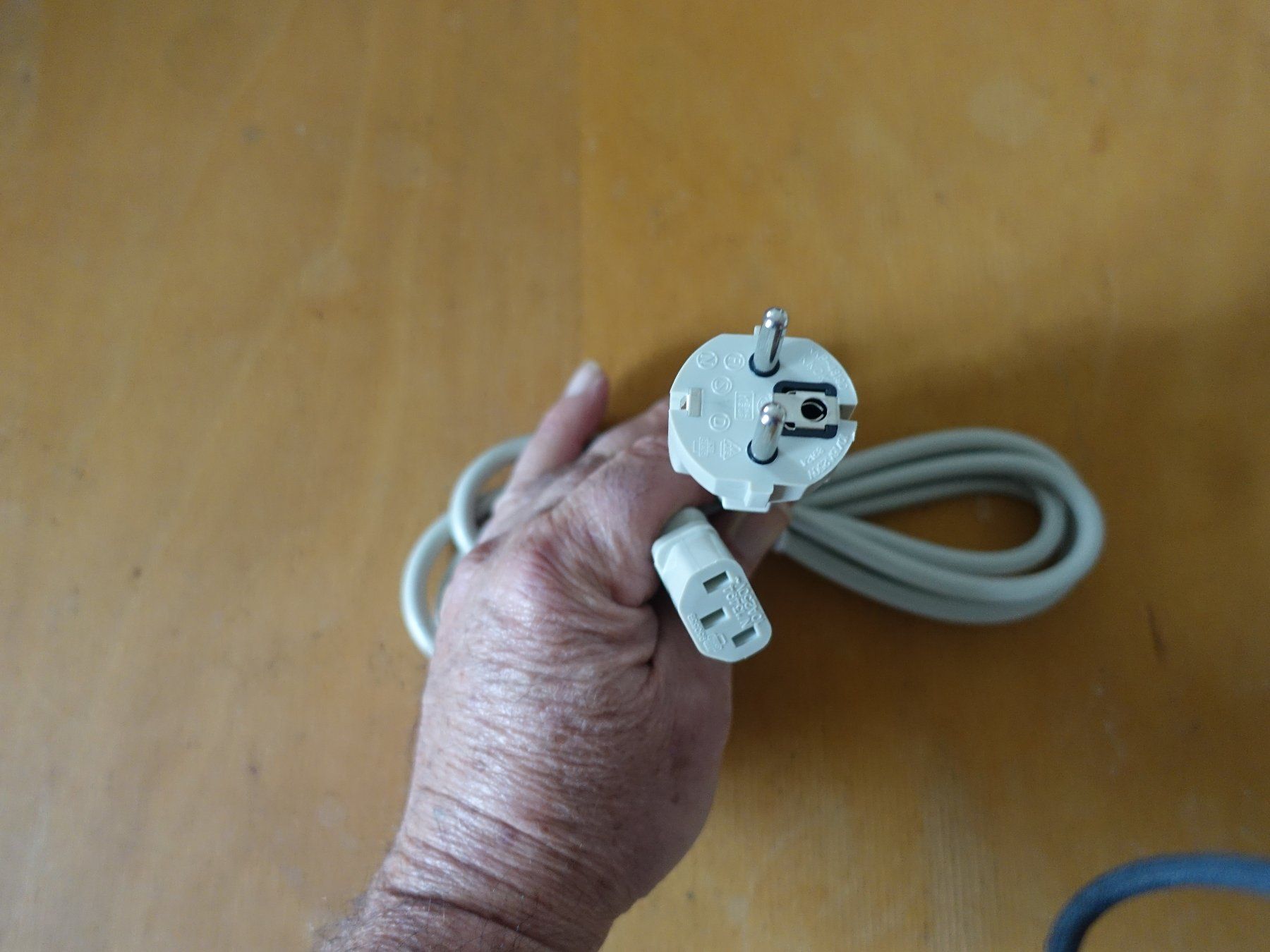 Cavi: Gerätenetzkabel mit EU Stecker (3 Stück) – Usato da Gersau venduto da jonen01