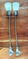 2 flexible Steckdosenlampen mit Glasschirm