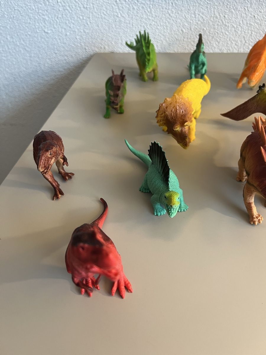 Giocattoli: Diverse Spielzeugdinosaurier farbig – Usato da Glattpark(Opfikon) venduto da c.harnischmacher 2