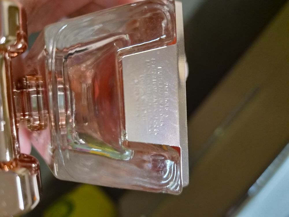 Carolina Herrera Profumi & Eau de Toilette: Parfum 212 Carolina Herrera 80ml – Usato da Loc venduto da amazine84 3