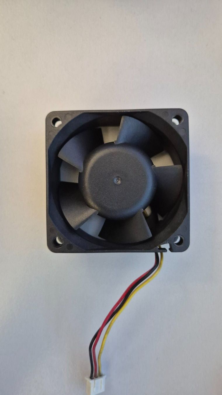Componenti elettronici: 2x Sunon 12V Fan 1.4W – Usato da Büron venduto da Restposte 2