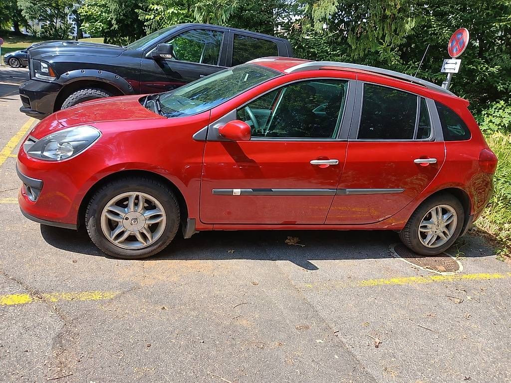Automobili: Clio Grandtour 1.6 16V Dynamique Automatic – Usato da St. Gallen venduto da bja_75jf 1