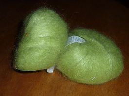 lot de deux pelotes de laine mohair soie vert neuf