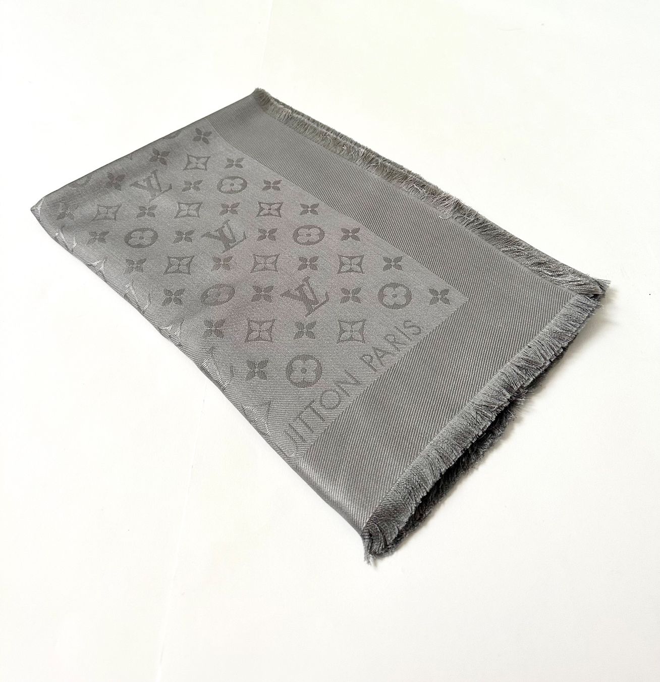 Louis Vuitton Foulard & Sciarpe: Louis Vuitton stola – Nuovo (secondo la descrizione) da Pregassona venduto da Reluxuryspace 2