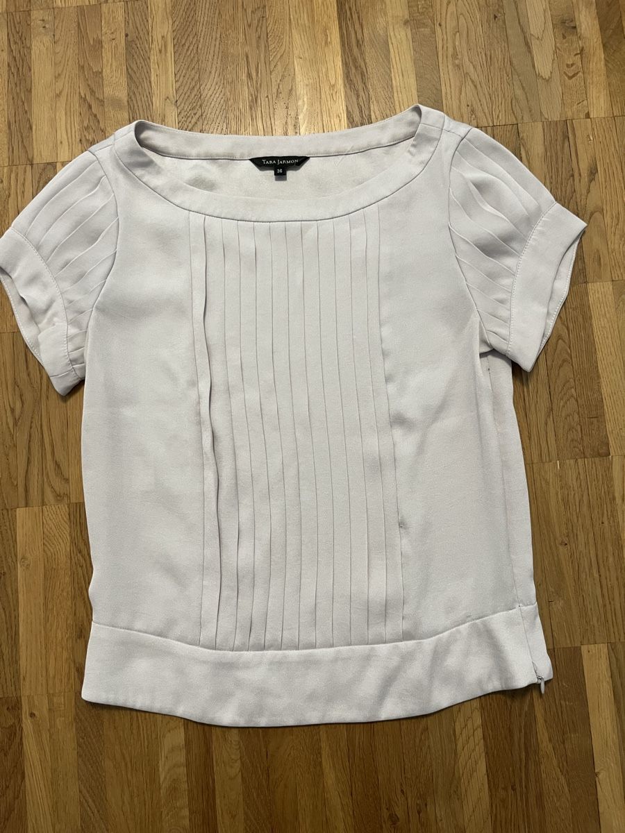 Tara Jarmon T-shirt: Shirt – Nuovo (secondo la descrizione) da Lotzwil venduto da etienneundjoelle