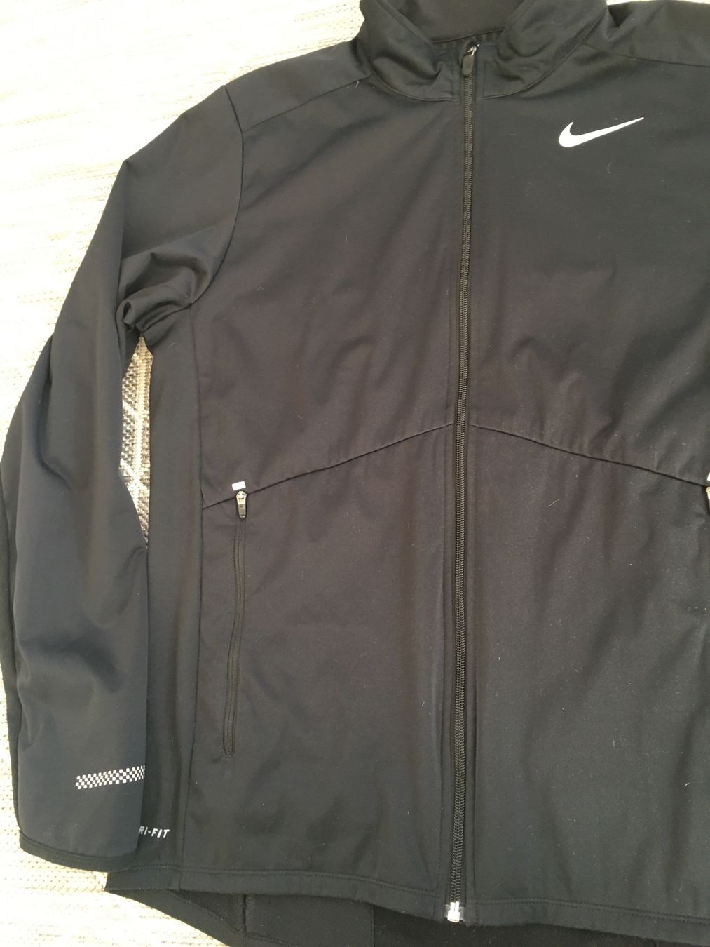 Nike Giacche: Schwarze Jacke Nike Gr L unisex – Usato da Grenchen venduto da Tirana 3