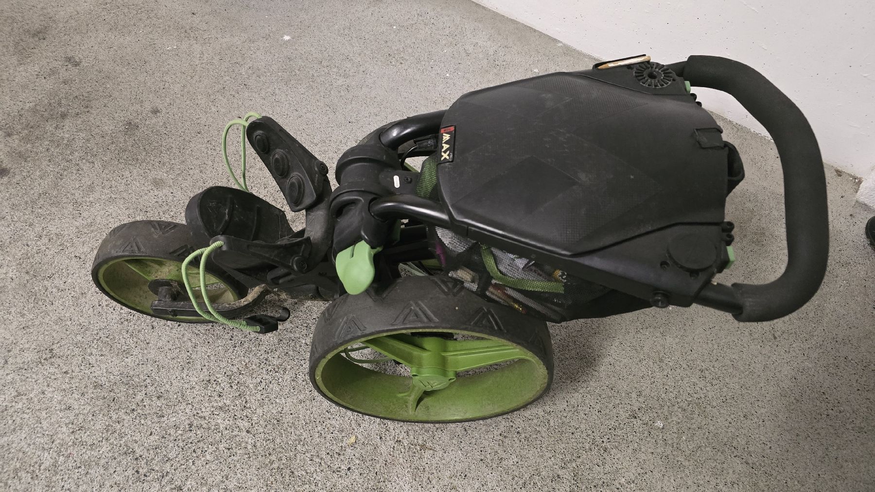 Big Max Trolley: Golf Trolley Big Max IQ+ mit Regenhülle – Usato da Reichenburg venduto da rameus 2