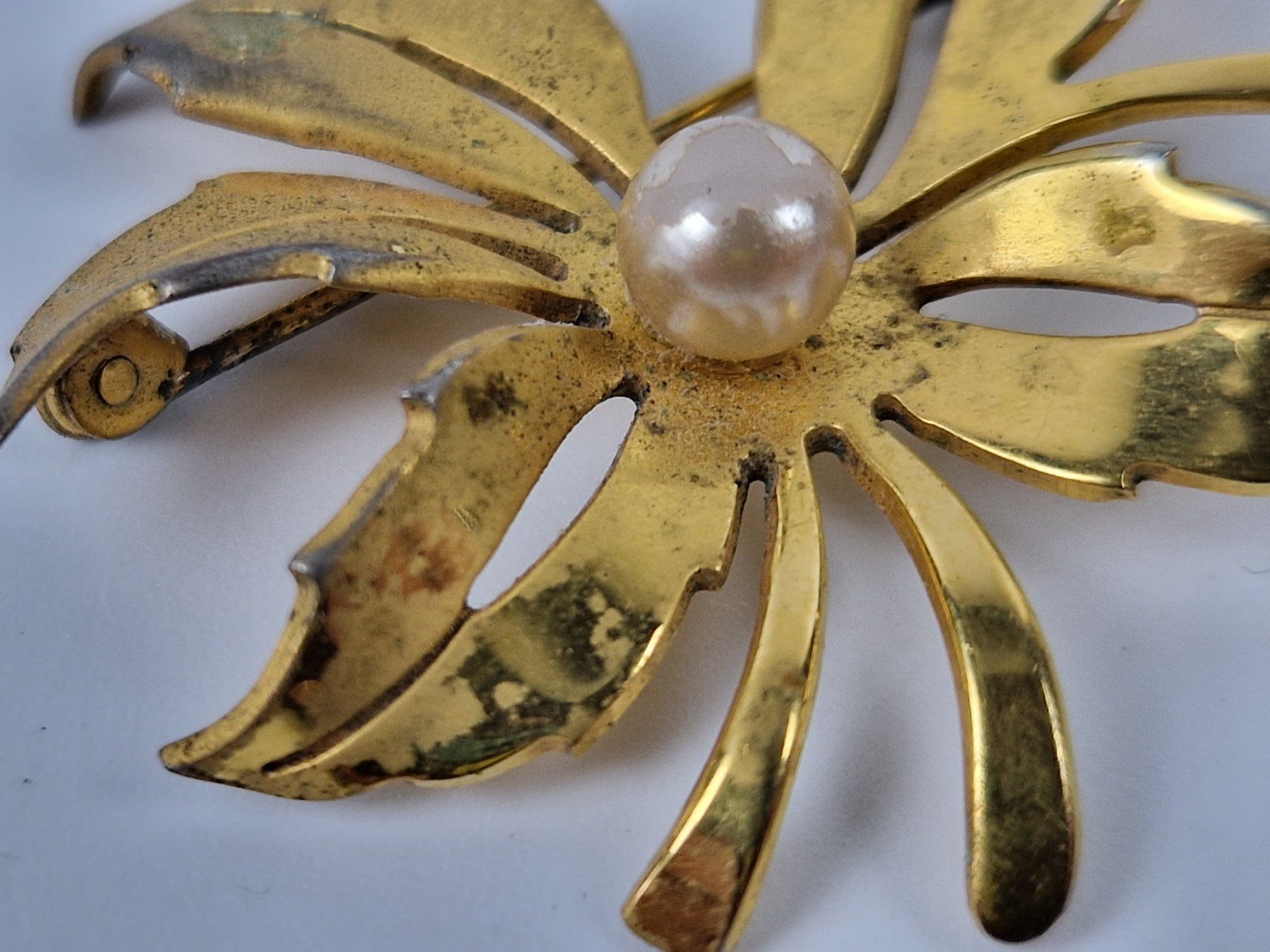Spille & Fermagli: Goldene Blumenbrosche mit Perle – Usato da Muhen venduto da Restwert_Muhen 5