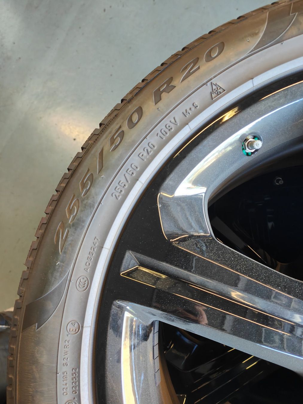 Jaguar Pneumatici & Ruote complete: Jaguar F Pace Winterräder – Usato da Oberengstringen venduto da Reifen-Lagerverkauf 2