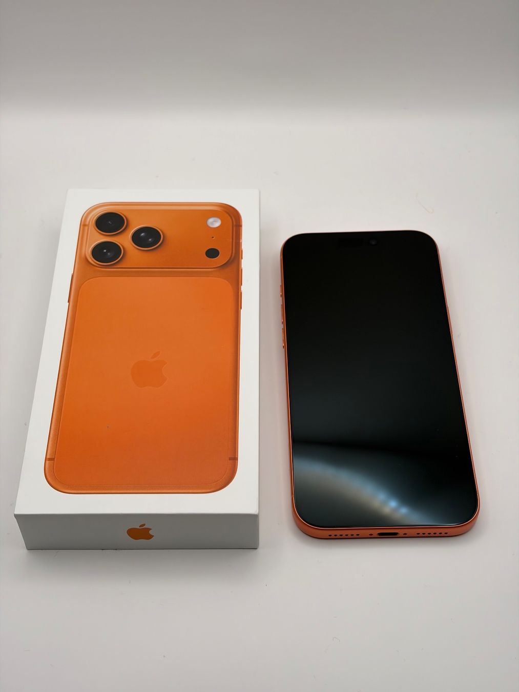 Apple Telefoni cellulari / Smartphones: iPhone 17 Pro Max in Cosmic Orange – Usato da Lenzburg venduto da Pfuusbaer 3