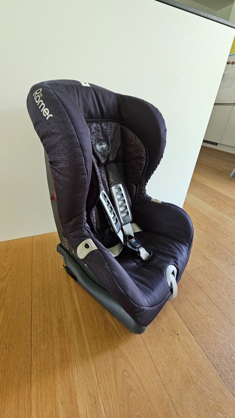 Britax Römer Seggiolini per auto: Römer Britax DUO plus Autositz mit Isofix – Usato da Lyss venduto da Roman_22 1