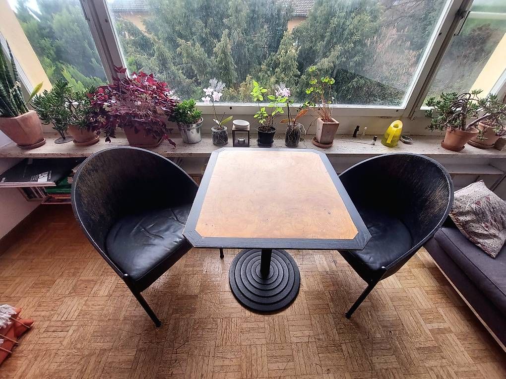 Horgen Glarus Tischset: HORGEN GLARUS Kaffeehaus-Tisch mit 2 Stühlen – Gebraucht aus Zürich von H44