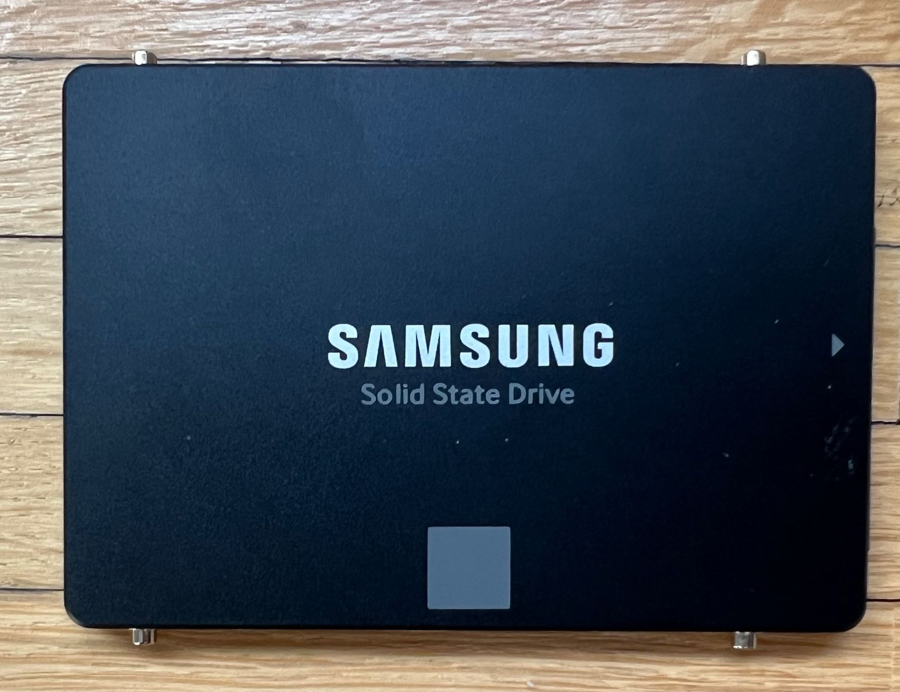 Samsung Dischi rigidi: Samsung SSD 850 EVO 1 TB – Usato da Rüti ZH venduto da Mazsola777