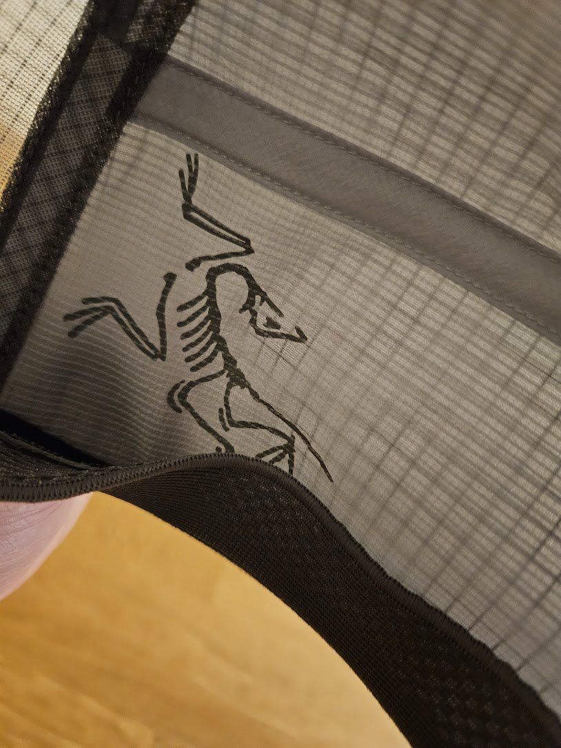 Arcteryx Copricapi, berretti & cappellini: Arc’teryx Performance Trucker Hat – Solitude/Void – Nuovo (secondo la descrizione) da Luzern venduto da hexagon 1