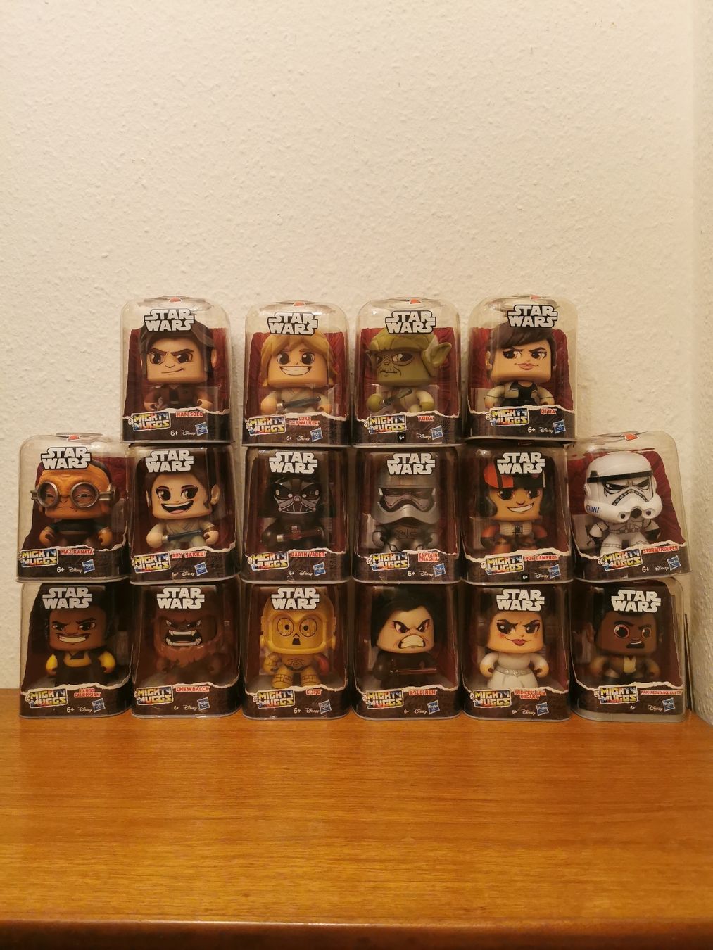 Statuette: lot de 16 mighty muggs star wars – Usato da Vésenaz venduto da Angela.C3
