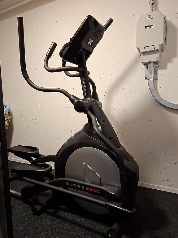 Vélos d'appartement: Crosstrainer finnlo ellypsis e3000 – D'occasion à Weinfelden par fishfood