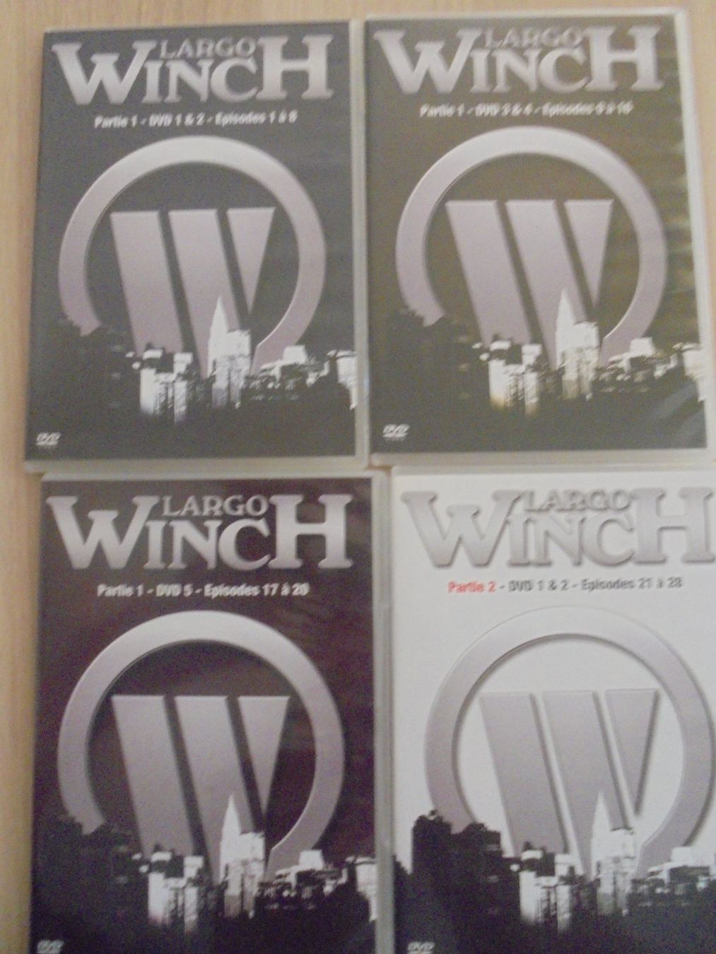 Tutti i DVDs: " Largo Winch, épisodes 1 à 28 " 7 DVD comme neufs – Usato da Crissier venduto da Promopost