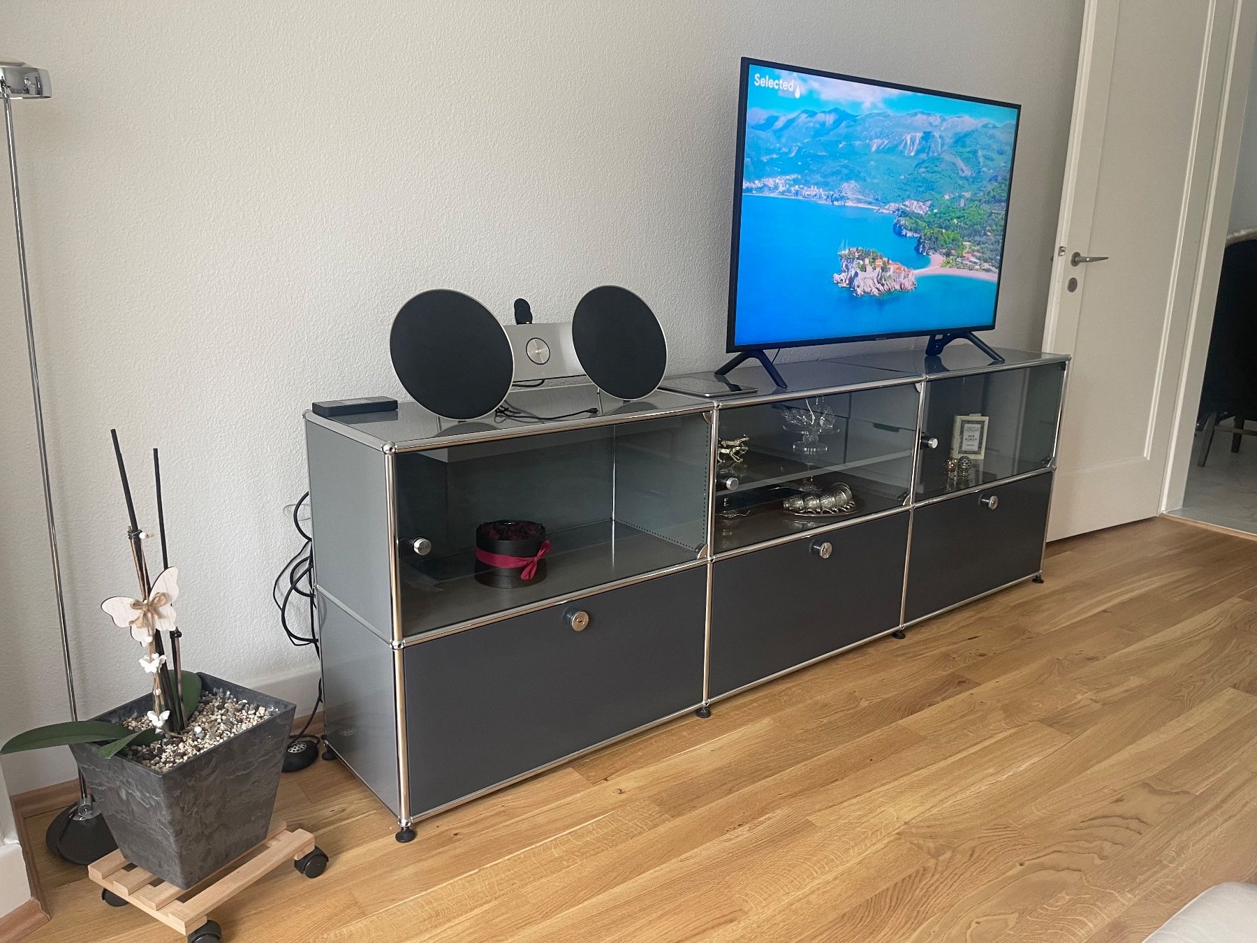 USM Cassettiere: Usm Sideboard als Vitrine Lieferung Gratis – Usato da Thun venduto da Thuno6 1