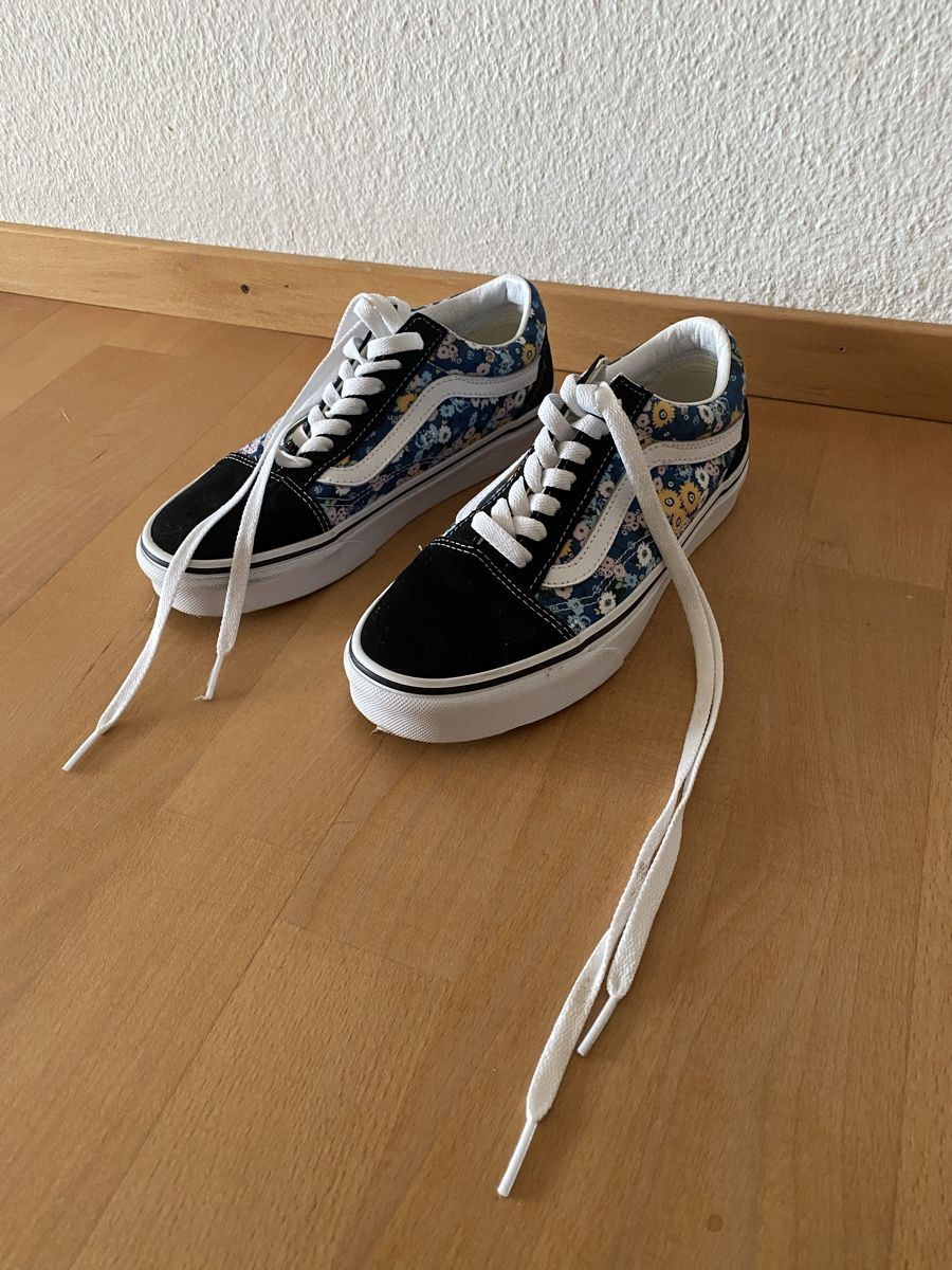 Vans Schuhe für Mädchen: Vans Old Skool Gr. 36.5 Blumenmuster Frühling Sommer – Gebraucht aus Küsnacht ZH von danyork