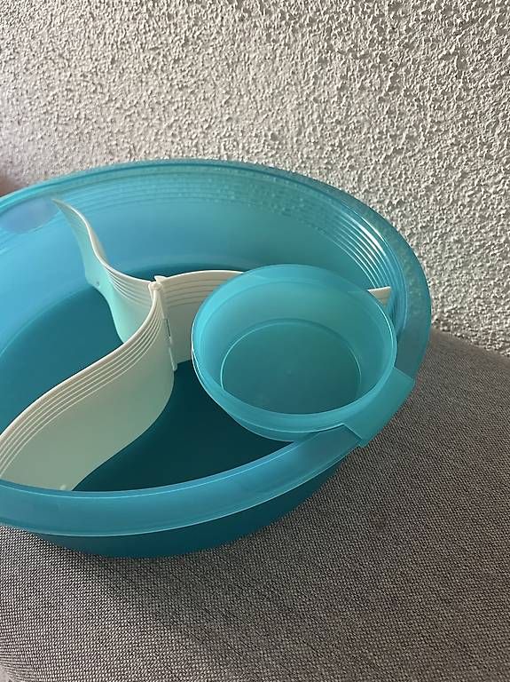 Contenitori & Simili: Tupperware Partyteller mit Unterteilung und Dip-Schälchen – Usato da Künten venduto da Gubapri 1