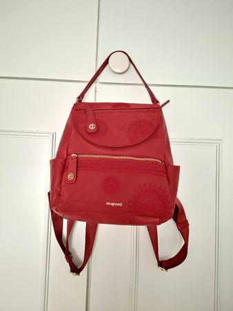 Desigual sac à dos rouge brodé