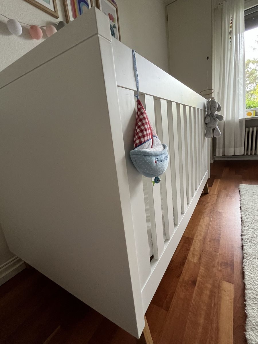 Letti: White Baby Cot with Mattress – Usato da Basel venduto da cib_2dqm 2