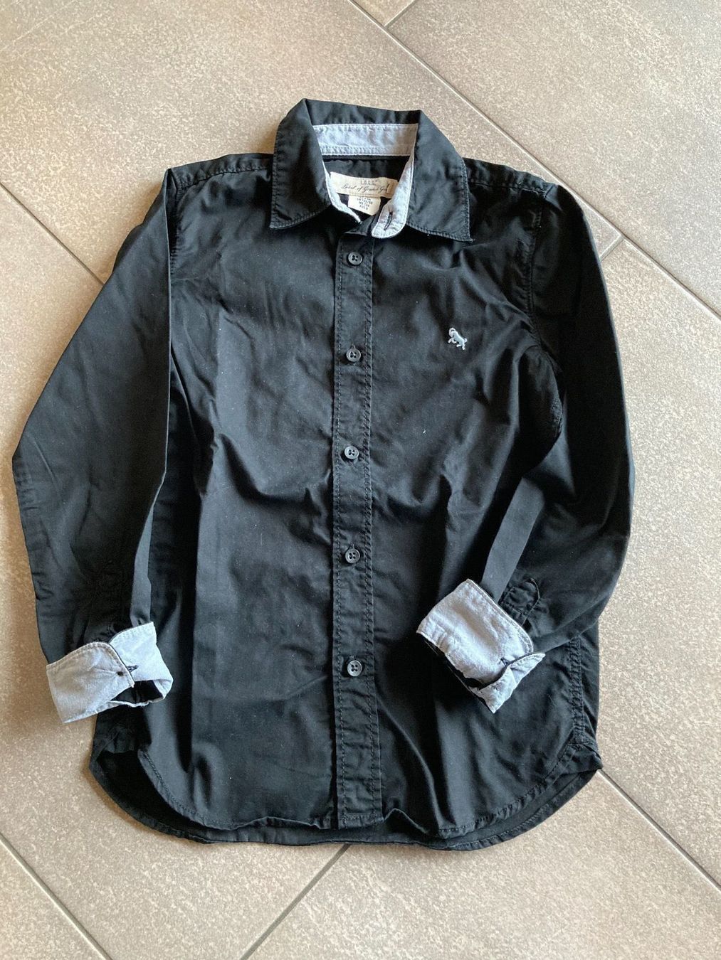 H&M Camicie, T-shirt & Polo: Hemd Gr. 134; schwarz; H&M – Usato da Mosnang venduto da Kusli09