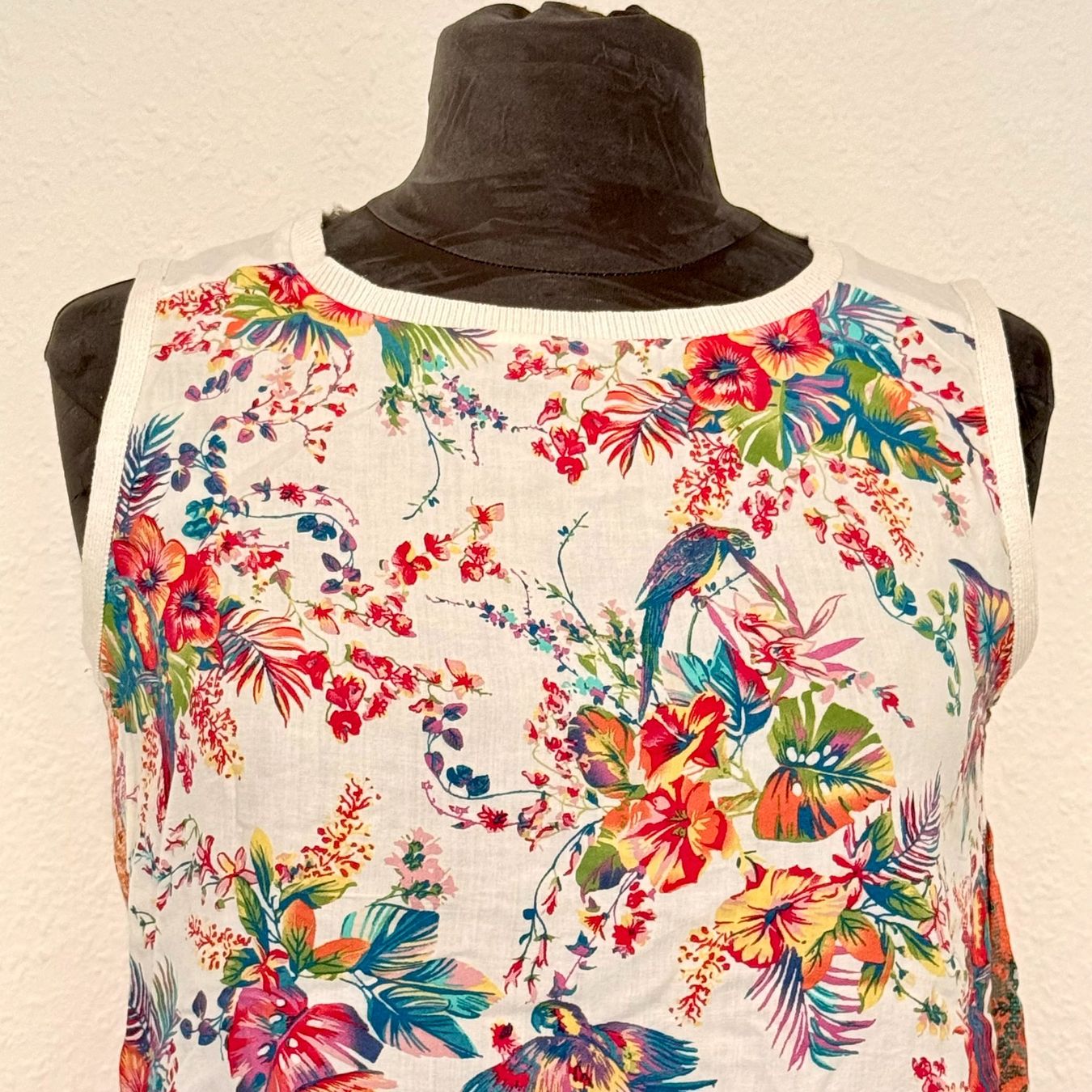 Zara Top: Top crop tropical Zara Collection W&B – Usato da Thônex venduto da Suisse.Shopping 2