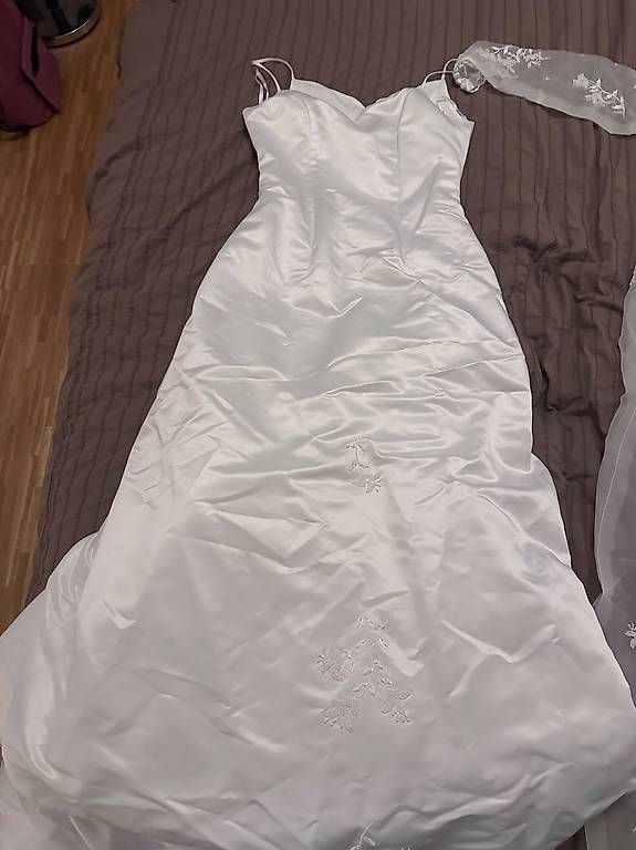 Kleider: Robe de mariée – Gebraucht aus Plan-les-Ouates von emma1981 1