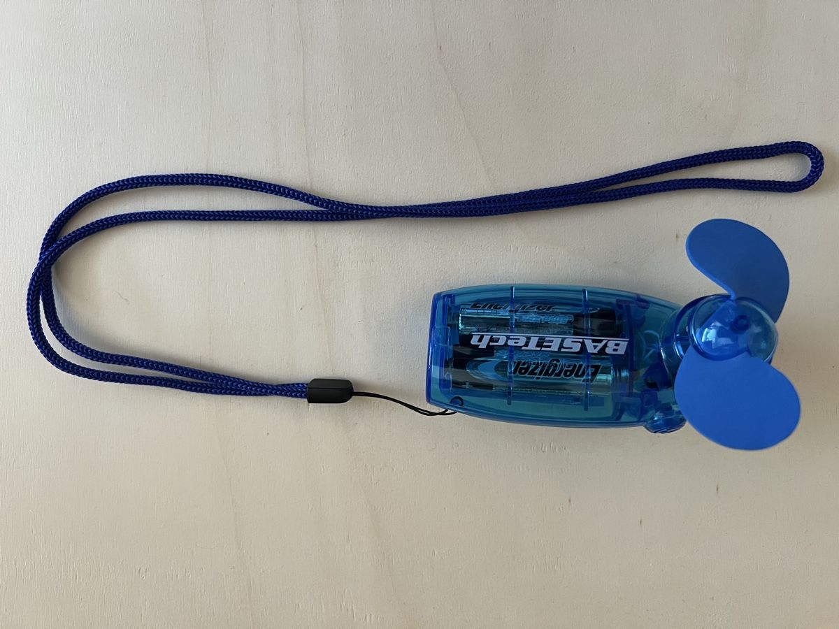 Ventilatoren: Hand Ventilator Basetech 45 Stk inkl. Batterie – Neu (gemäss Beschreibung) aus Lenzburg von Stryke1O1