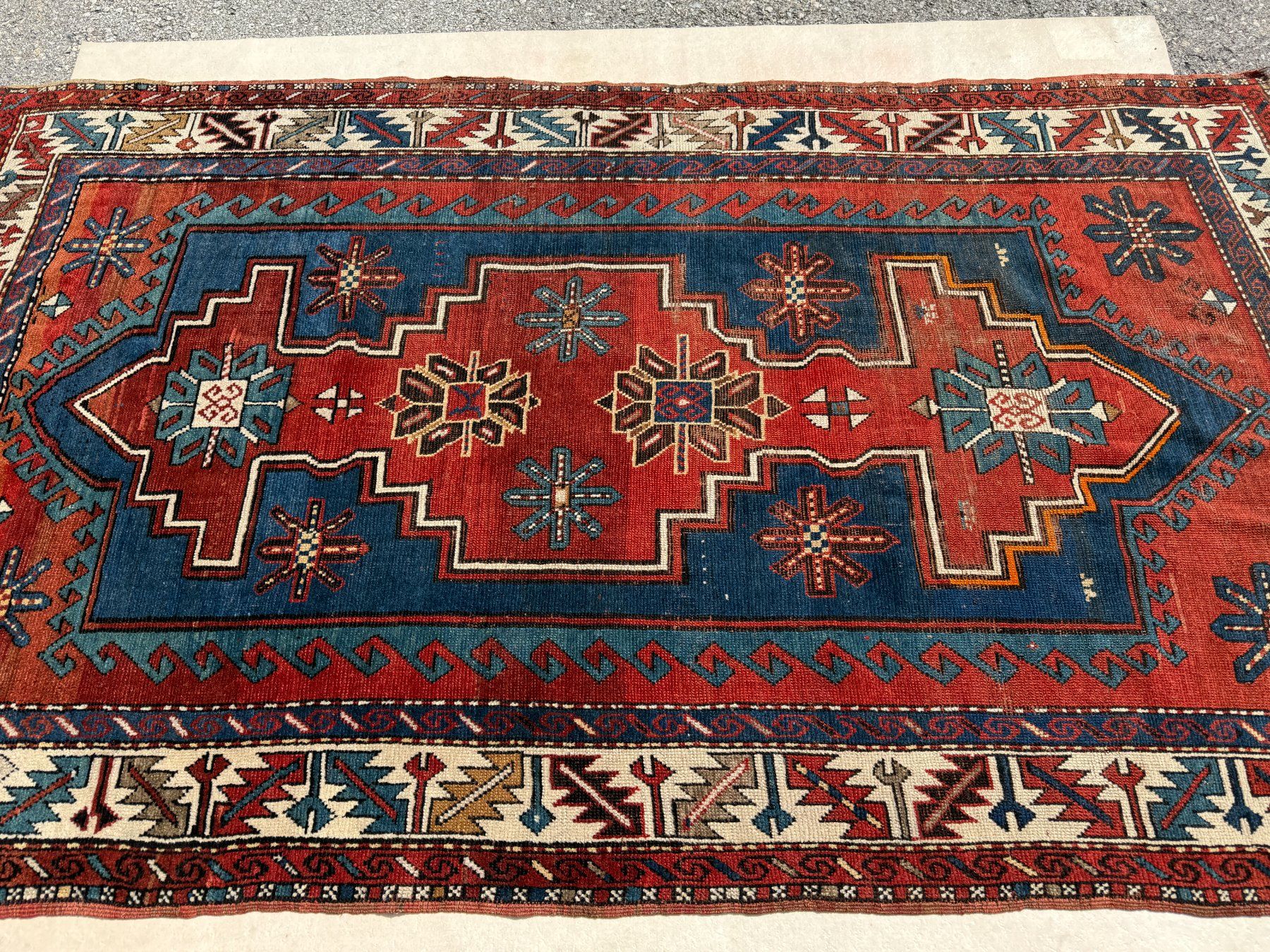 Teppiche: Kasak mit archaischem Design Teppich 236x140cm sauber – Gebraucht aus Vacallo von cri_229f 7